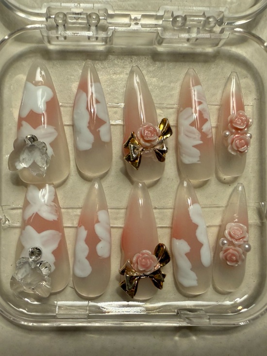 Other - Pink and White Floral Nail Set